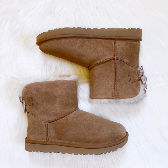 UGG Women’s Mini Bailey Bow Splatter Chestnut Boots - Picture 7 of 9